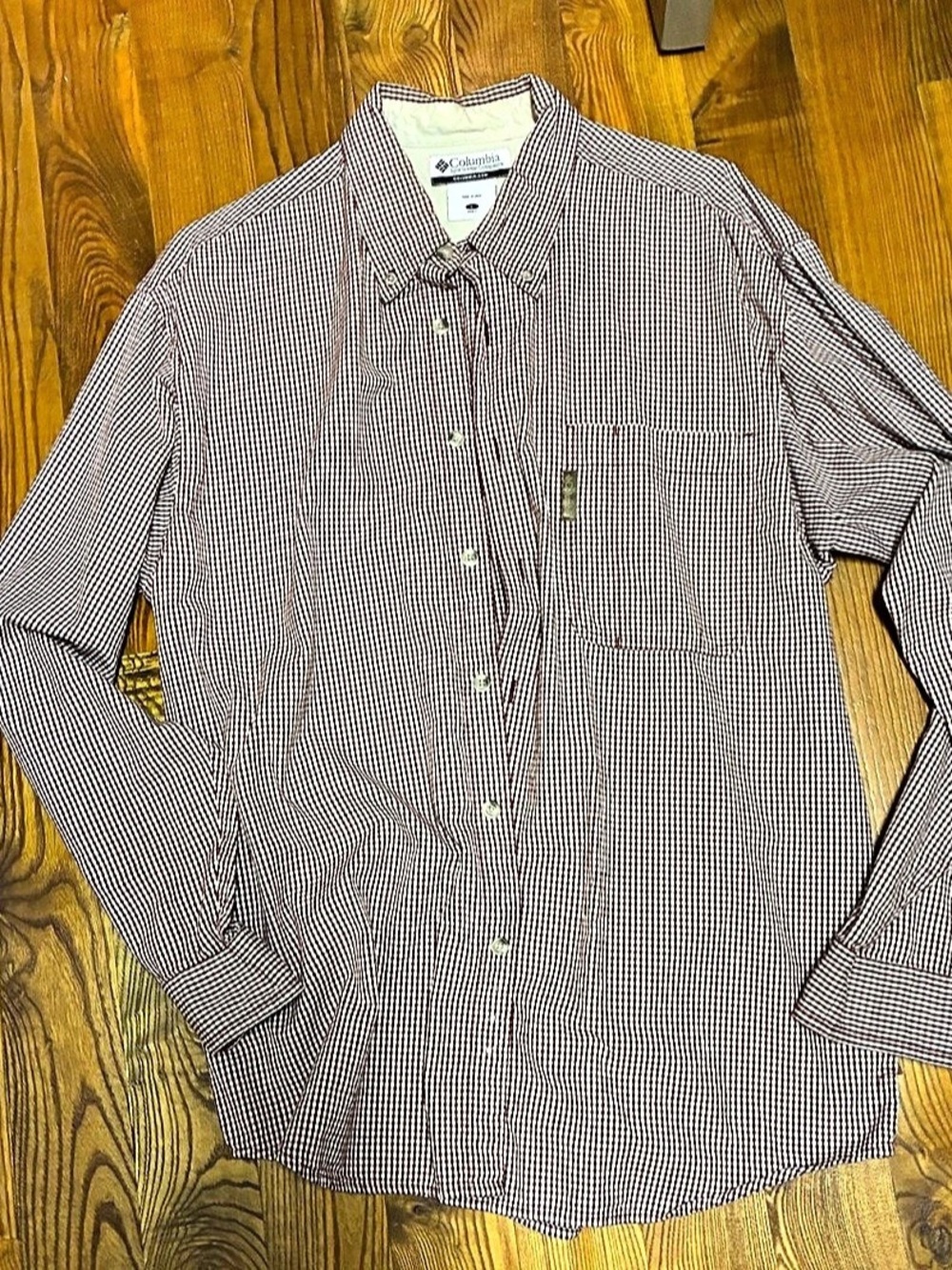Men’s Columbia Gingham Button Down Shirt in Red & White Size Medium Like New